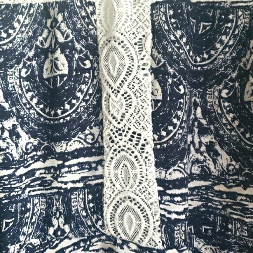 Elodie Flowy Lacy Blue Printed Tank Top Size Medium - Picture 5 of 6